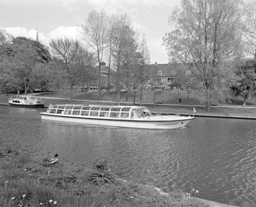 884870 Afbeelding van de rondvaartbouw 'Karel Schuttevaer' van Rederij Schuttevaer, op de Stadsbuitengracht ter hoogte ...